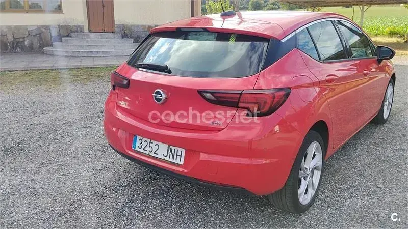 Usado Opel Astra Dynamic 136 CV (100 kW) 2016 Rojo Berlina
