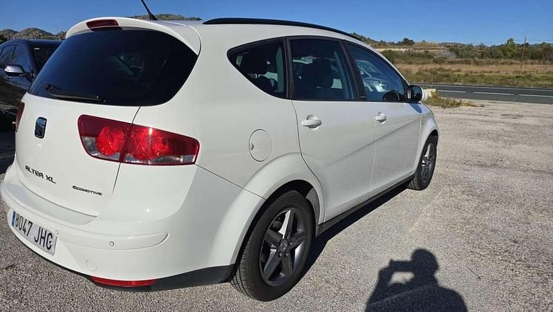 Usado Seat Altea XL Ecomotive 105 CV (77 kW) 2015 Blanco Monovolumen