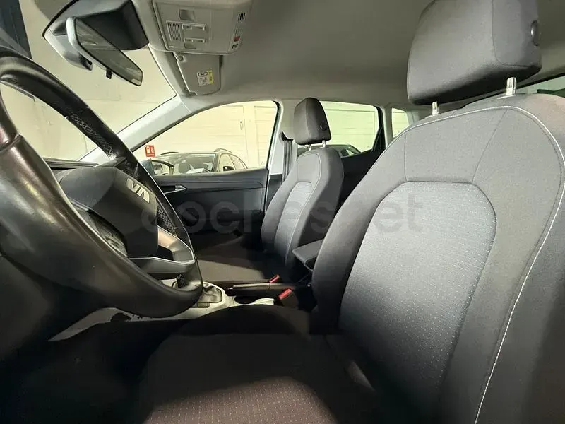 Usado Seat Arona Style 110 CV (80 kW) 2023 Gris / plata SUV