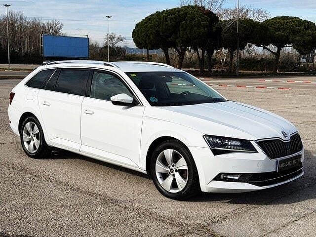 Blanco Usado 2016 Skoda Superb Style Familiar | 14.900 € (Precio justo) - Imagen 1/4