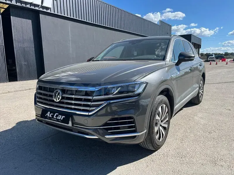 Usado VW Touareg 231 CV (169 kW) 2019 Gris / plata SUV