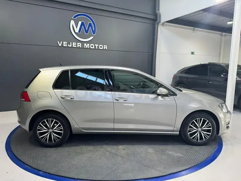 Usado VW Golf VII Business 110 CV (80 kW) 2017 Gris / plata Berlina