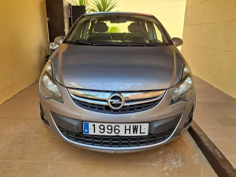 Usado Opel Corsa Expression 75 CV (55 kW) 2014 Gris / plata Utilitario