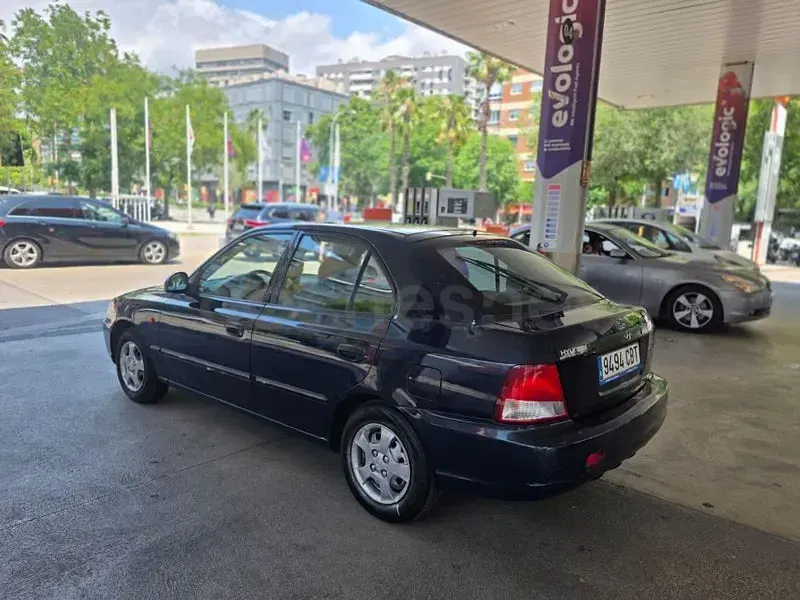Usado Hyundai Accent 85 CV (62 kW) 2003 Azul Berlina