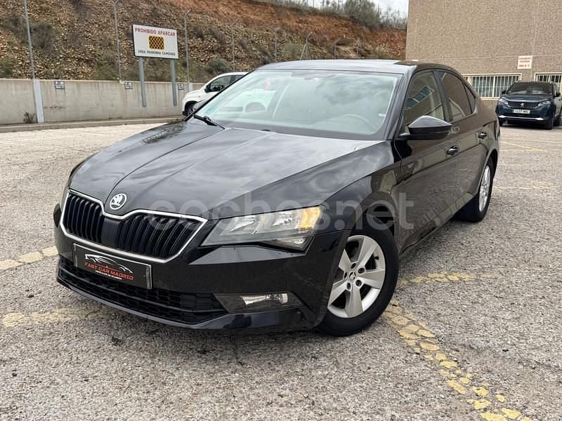 Usado Skoda Superb Active 150 CV (110 kW) 2018 Negro Berlina