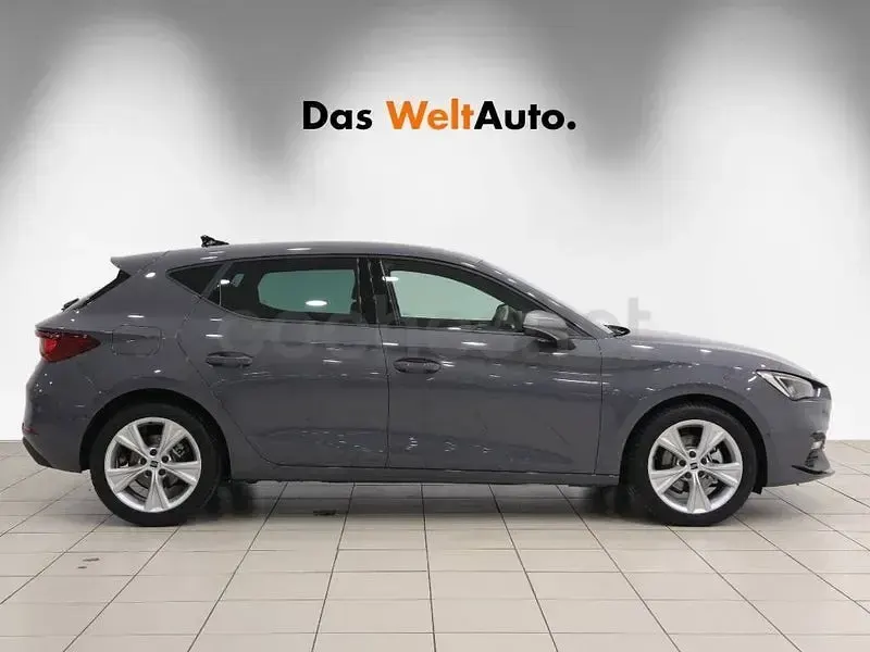 Usado Seat Leon FR 150 CV (110 kW) 2025 Beige Berlina