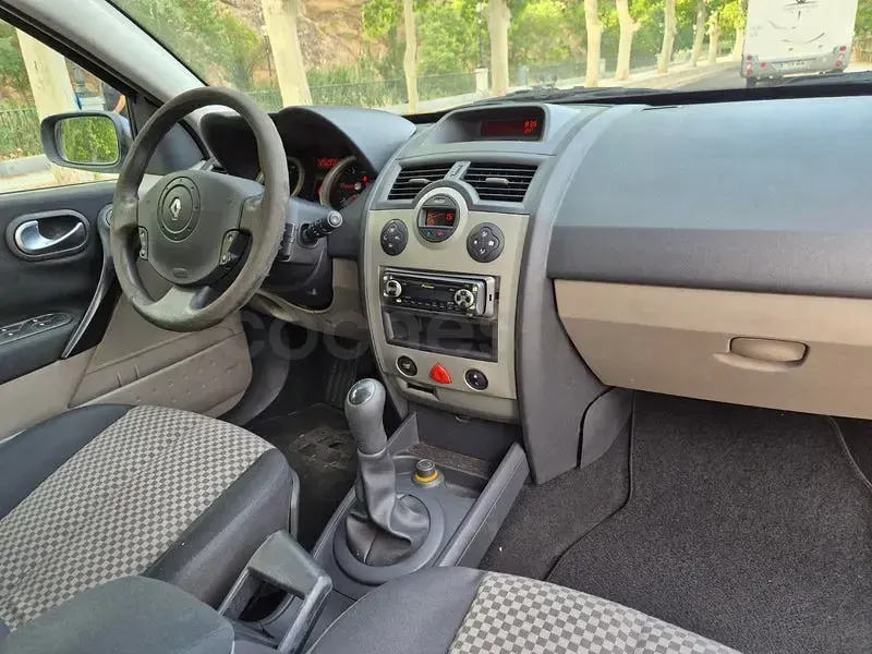 Usado Renault Mégane GrandTour Expression 100 CV (73 kW) 2005 Negro Familiar