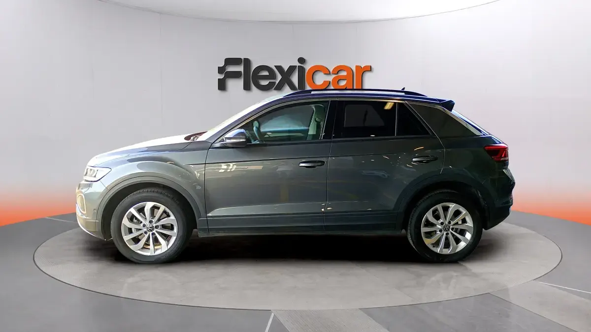 Usado VW T-Roc Life 150 CV (110 kW) 2023 Gris SUV