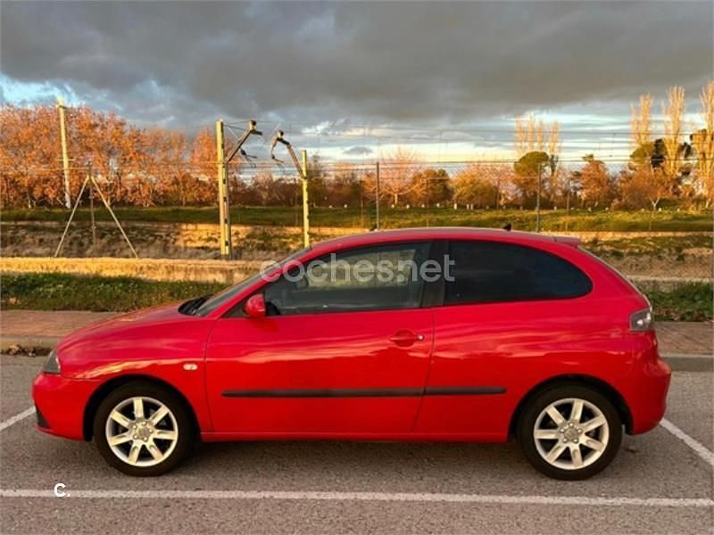 Usado Seat Ibiza Sport 105 CV (77 kW) 2007 Granate Berlina