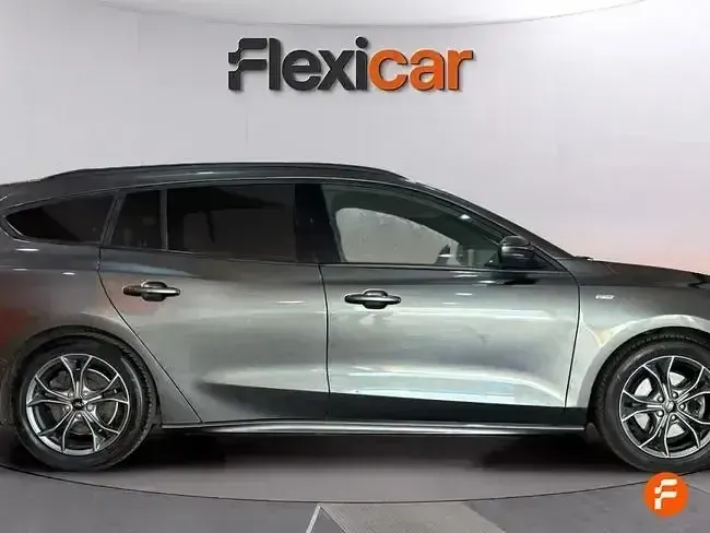 Usado Ford Focus ST-Line 125 CV (91 kW) 2020 Gris / plata Familiar