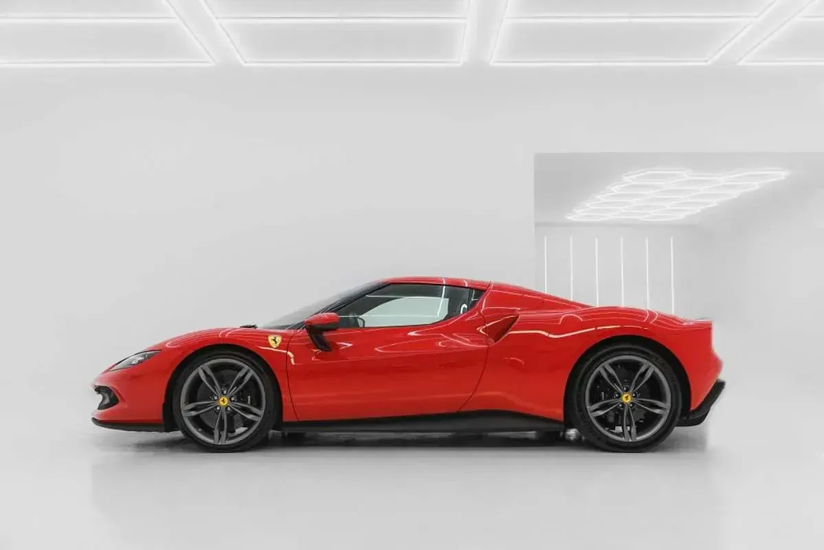 Usado Ferrari 296 831 CV (611 kW) 2023 Rojo Coupe