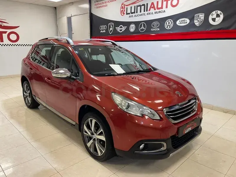 Usado Peugeot 2008 Allure 100 CV (73 kW) 2015 Naranja SUV