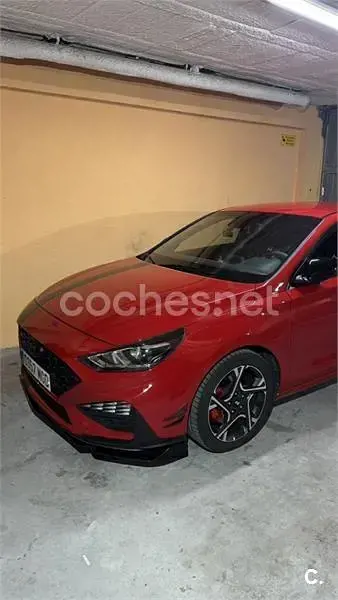 Usado Hyundai i30 N Line 120 CV (88 kW) 2023 Rojo Berlina