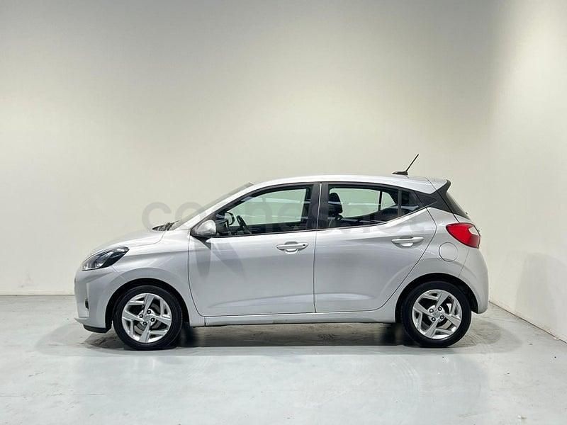 Usado Hyundai i10 67 CV (49 kW) 2022 Gris / plata Utilitario