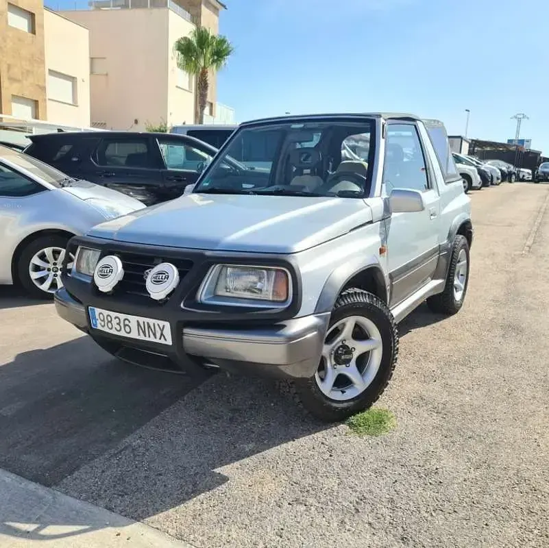 Usado Suzuki Vitara 136 CV (100 kW) 1999 Gris Familiar