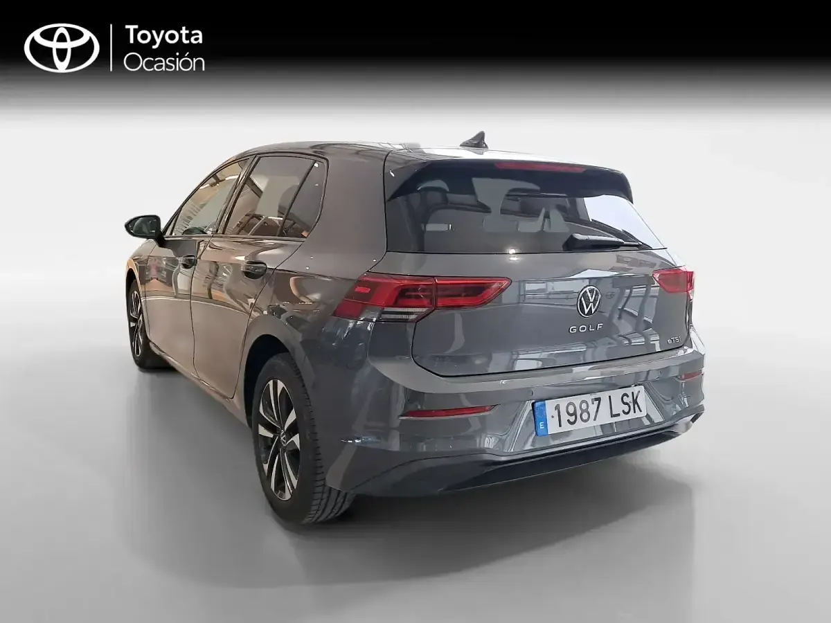 Usado VW Golf VIII Life 110 CV (80 kW) 2020 Gris Berlina