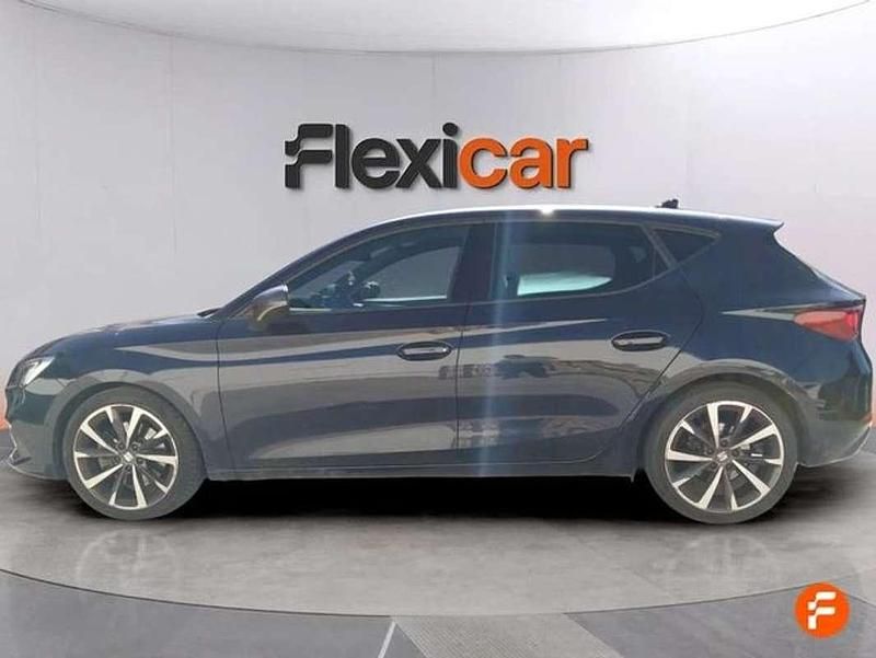 Usado Seat Leon FR 150 CV (110 kW) 2022 Negro Utilitario