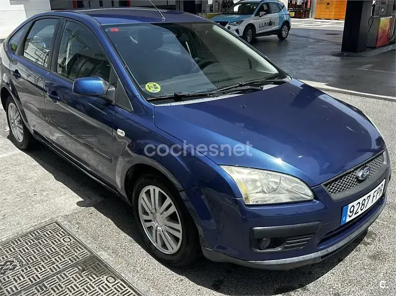 Usado Ford Focus Ambiente 90 CV (66 kW) 2007 Azul Berlina