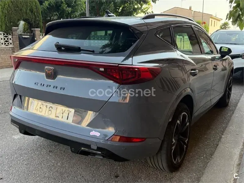 Usado Cupra Formentor 190 CV (139 kW) 2022 Gris / plata SUV