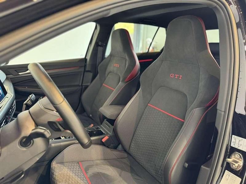 Usado VW Golf VIII GTI 300 CV (220 kW) 2022 Negro Utilitario