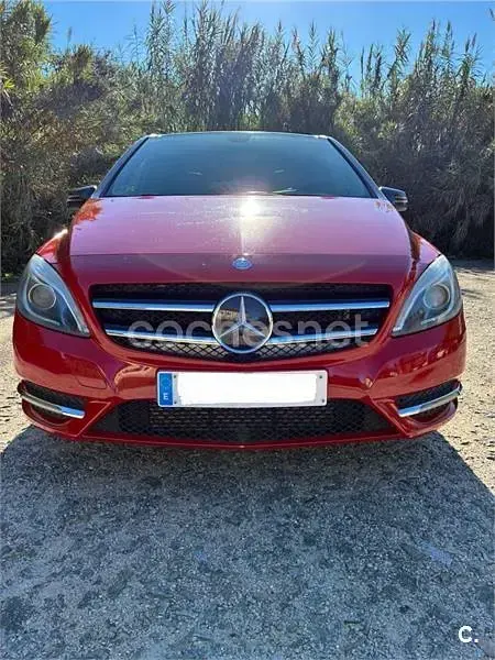 Usado Mercedes B180 109 CV (80 kW) 2014 Rojo Monovolumen