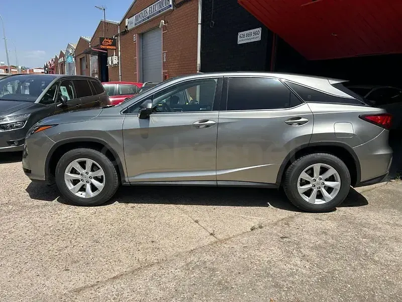 Usado Lexus RX450h Business Edition 313 CV (230 kW) 2018 Gris / plata SUV
