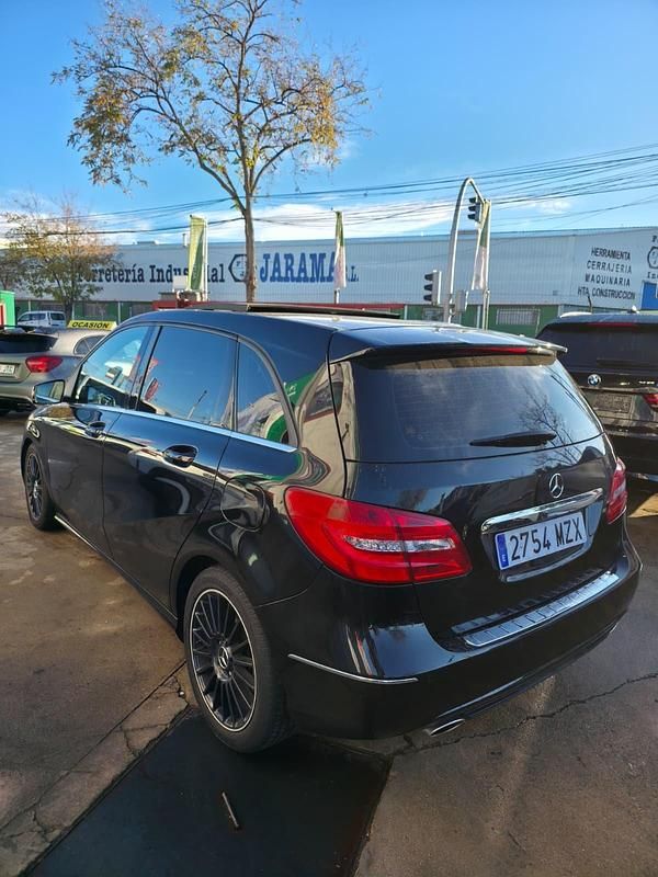 Käytetty Mercedes 220 170 HP (125 kW) 2014 Musta