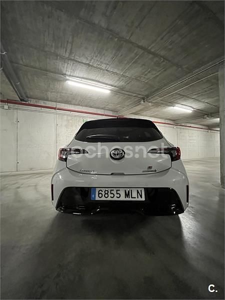 Usado Toyota Corolla 196 CV (144 kW) 2023 Gris / plata Berlina