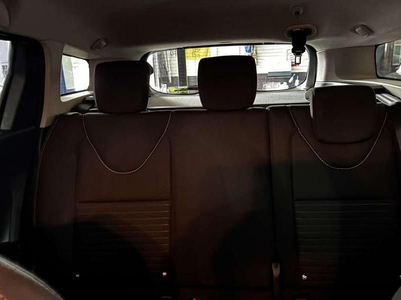 Usado Renault Clio GrandTour Dynamique 90 CV (66 kW) 2016 Rojo Familiar