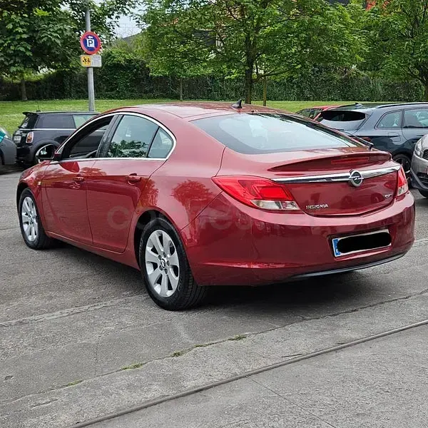 Usado Opel Insignia Edition 160 CV (117 kW) 2010 Granate Berlina