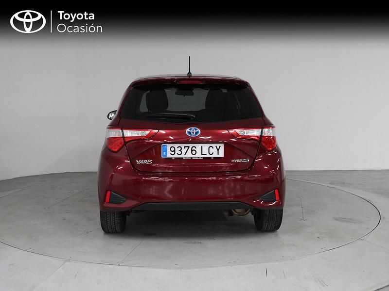 Usado Toyota Yaris Hybrid 100 CV (73 kW) 2019 Rojo Berlina