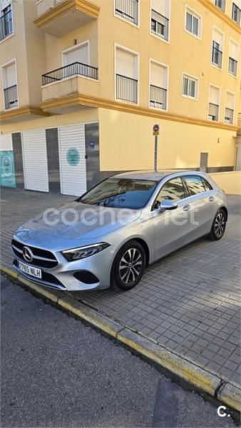 Usado Mercedes A200 163 CV (119 kW) 2024 Gris / plata Berlina