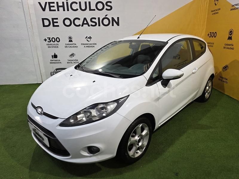 Blanco Usado 2010 Ford Fiesta Trend Berlina | 4490 € (Precio justo) - Imagen 1/4