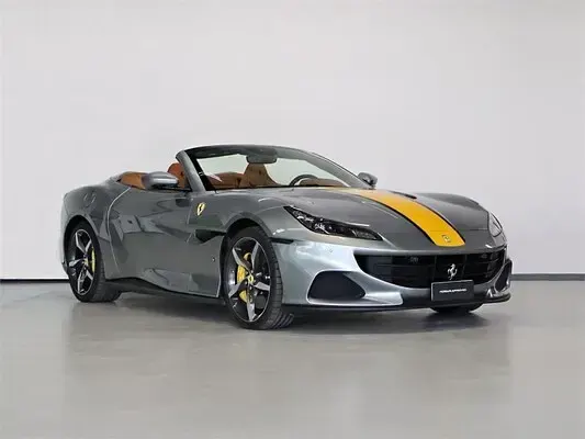 Usado Ferrari Portofino 620 CV (456 kW) 2022 Grigio titanio Descapotable