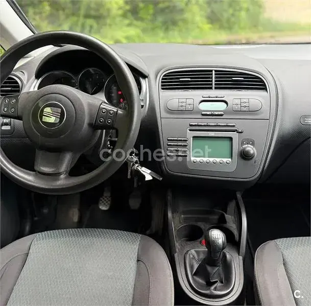 Usado Seat Altea Style 105 CV (77 kW) 2009 Rojo Monovolumen