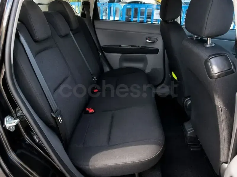 Usado Mazda 2 Active 80 CV (58 kW) 2004 Negro Utilitario