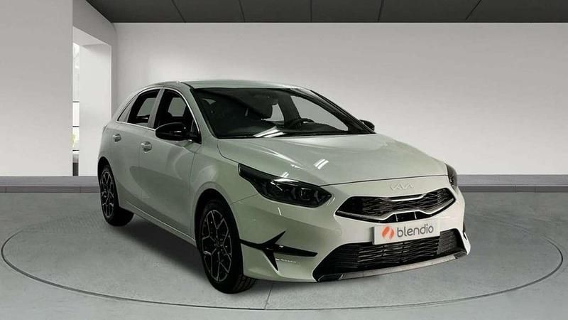 Usado Kia Ceed Style 101 CV (74 kW) 2024 Blanco Utilitario