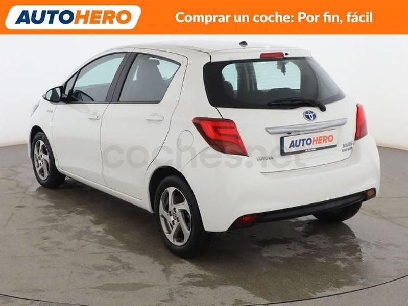 Usado Toyota Yaris Hybrid Active 100 CV (73 kW) 2016 Blanco Berlina
