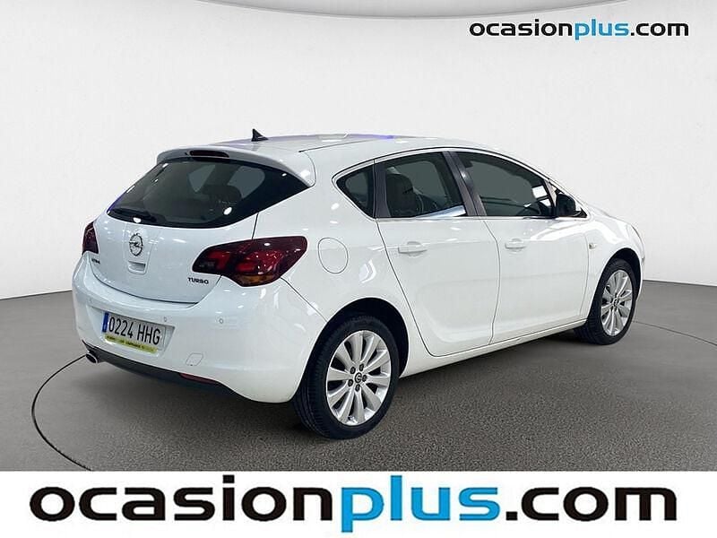 Usado Opel Astra Enjoy 140 CV (102 kW) 2011 Blanco Berlina