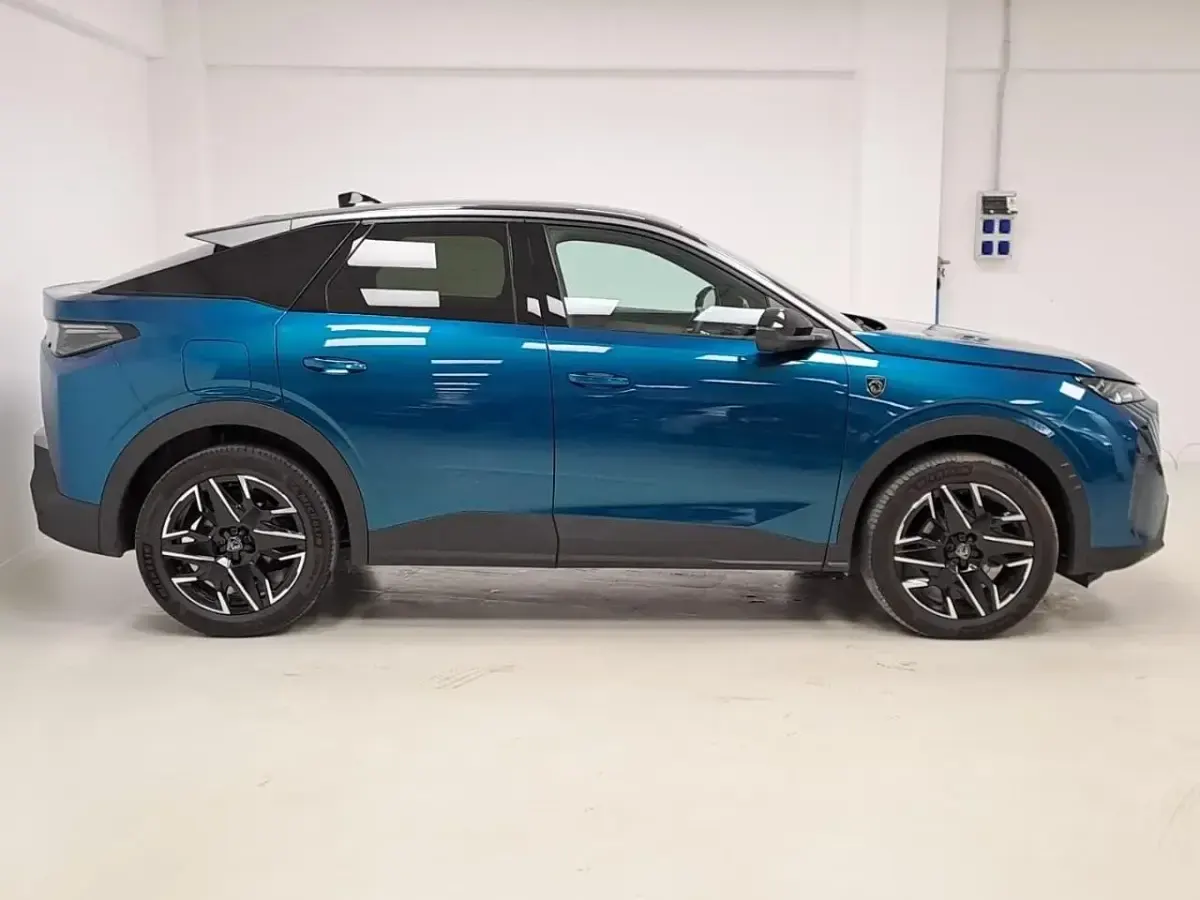 Usado Peugeot 3008 GT 145 CV (106 kW) 2025 Azul SUV