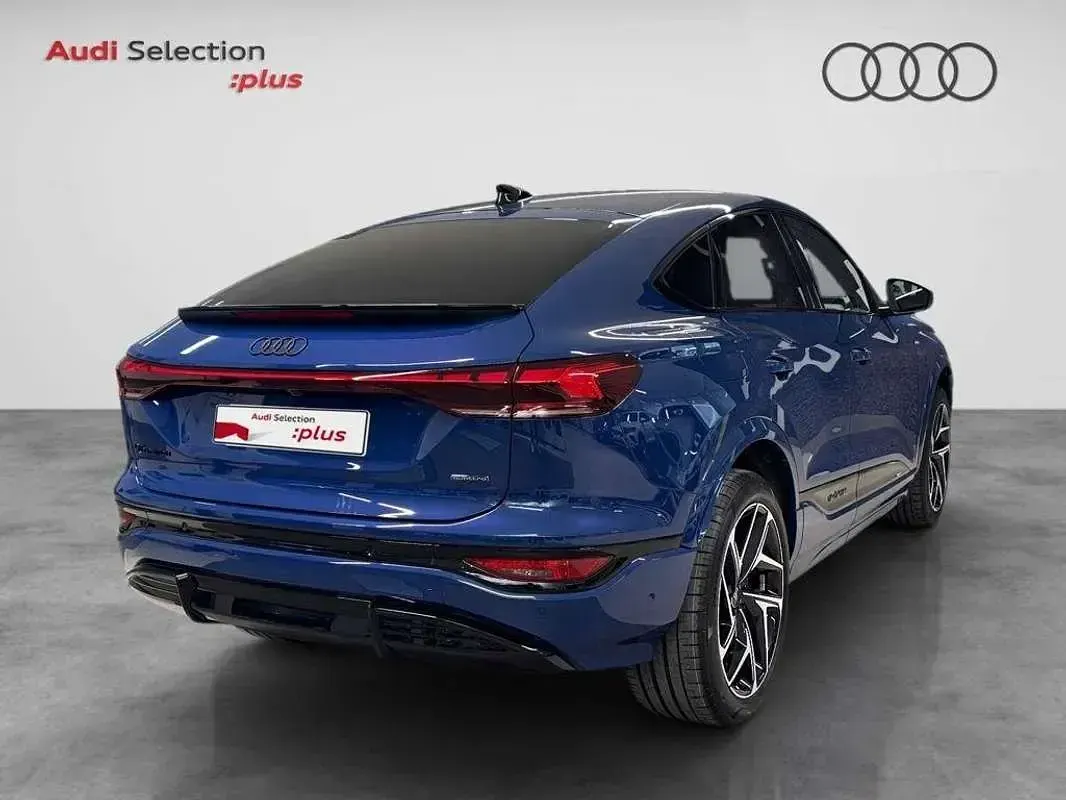 Usado Audi Q6 Sportback e-tron Comfort 314 kW (428 CV) 2026 Azul SUV