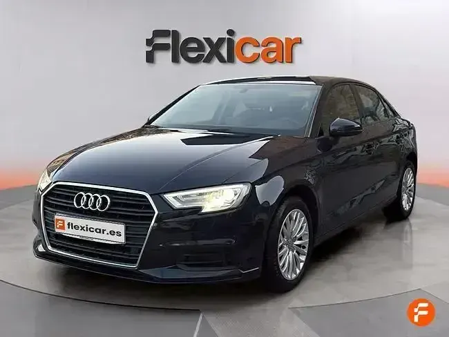 Usado Audi A3 116 CV (85 kW) 2018 Azul Berlina