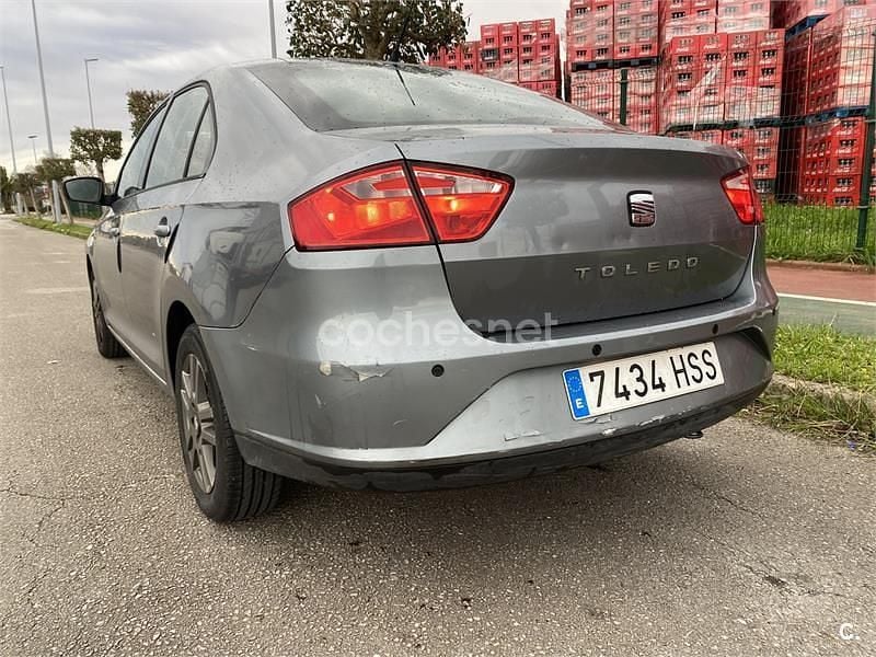 Usado Seat Toledo Style 105 CV (77 kW) 2013 Gris / plata Berlina