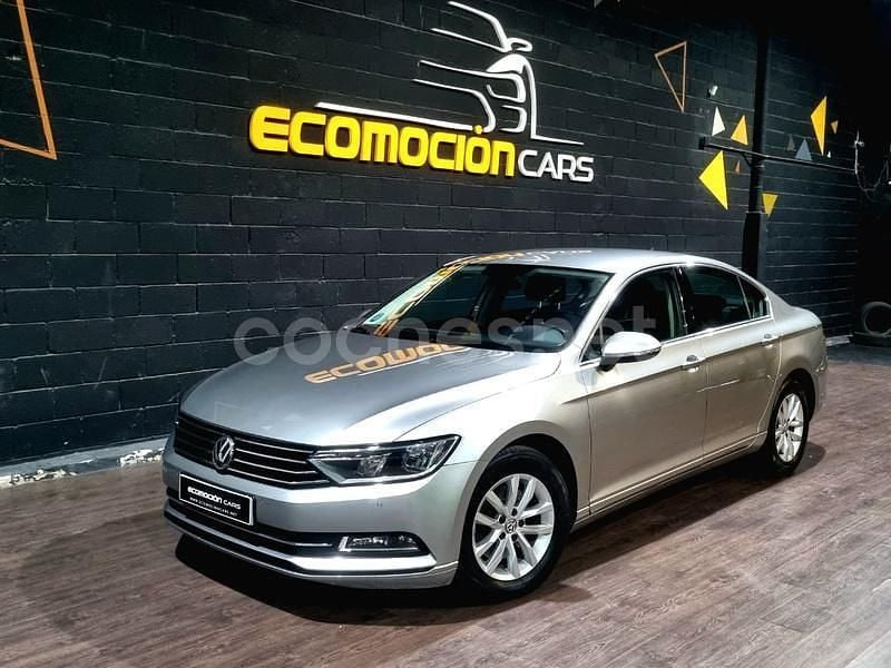 Gris / plata Usado 2016 VW Passat Advance Berlina | 16.999 € (Precio justo) - Imagen 1/4