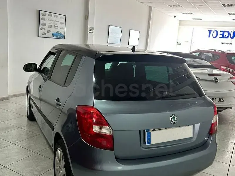 Usado Skoda Fabia Ambition 85 CV (62 kW) 2012 Azul Familiar