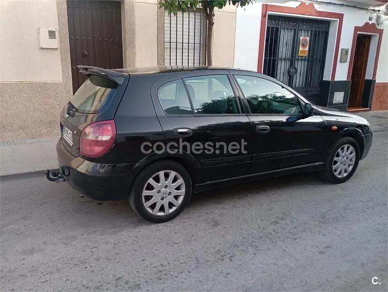 Usado Nissan Almera Visia 82 CV (60 kW) 2004 Negro Berlina