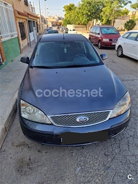 Gris / plata Usado 2004 Ford Mondeo Ambiente Berlina | 2200 € (Precio justo) - Imagen 1/4