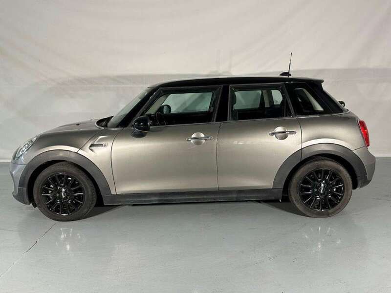 Usado Mini Cooper 136 CV (100 kW) 2018 Gris Utilitario