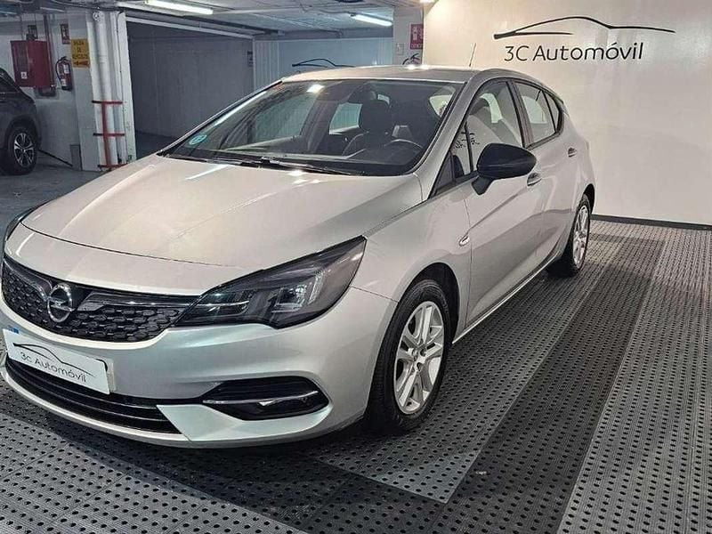 Usado Opel Astra Edition 105 CV (77 kW) 2021 Gris / plata Berlina