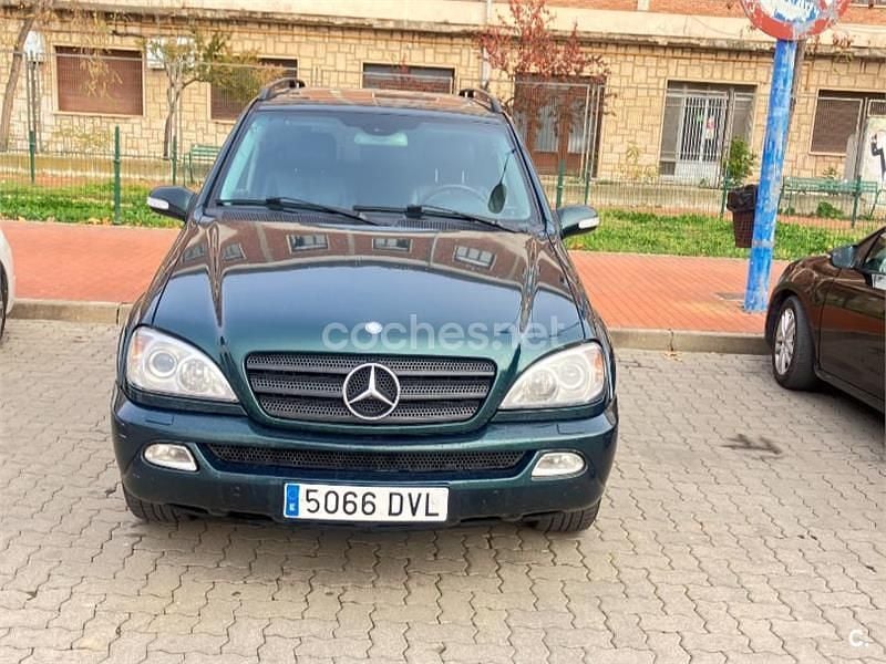 Usado Mercedes ML270 163 CV (119 kW) 2001 Gris / plata SUV